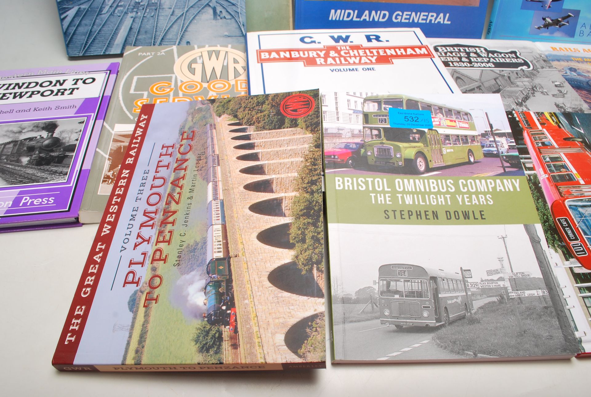 GROUP OF VINTAGE TRANSPORT RELATED REFERENCE BOOKS - Bild 8 aus 9