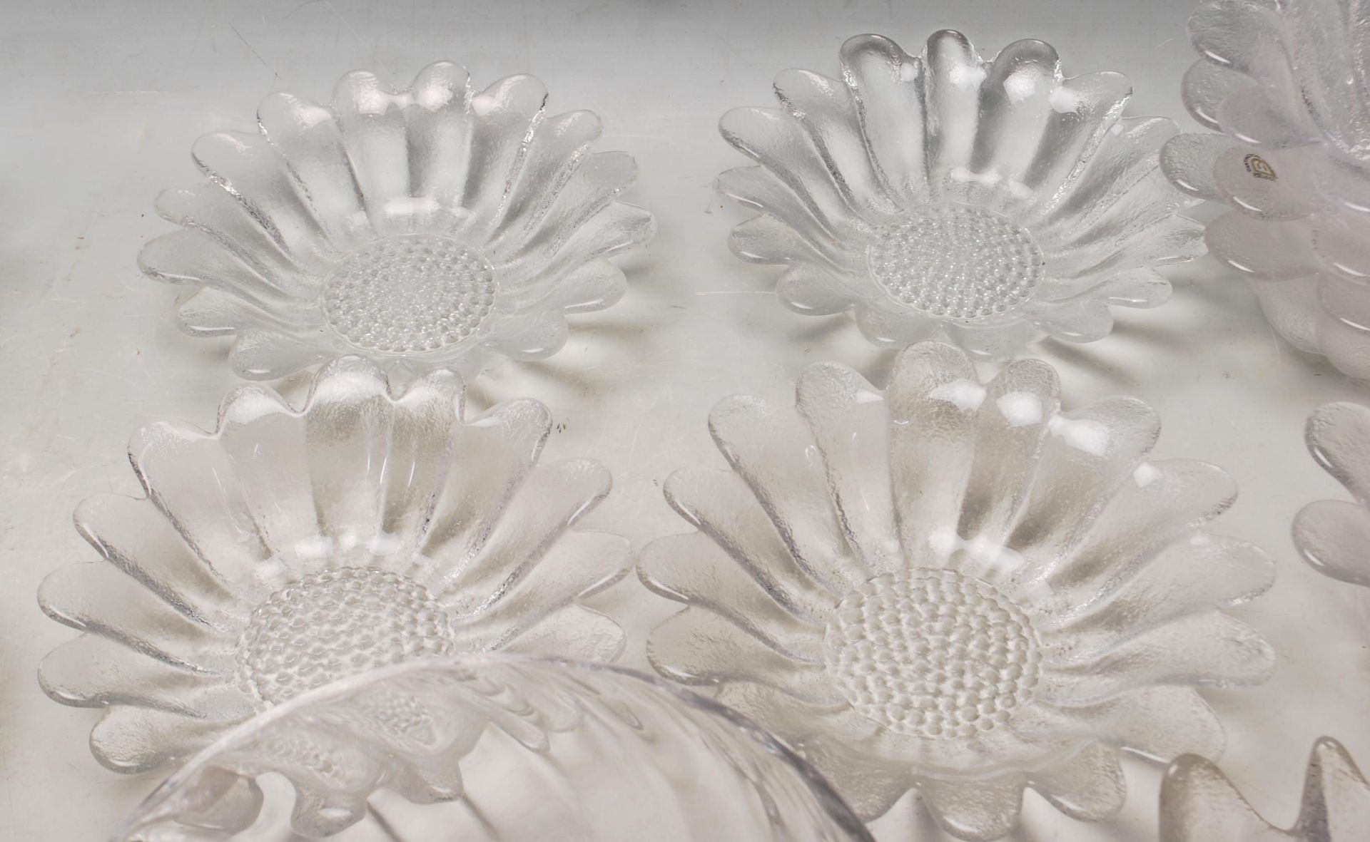 DARTINGTON CRYSTAL MOULDED GLASS BOWLS - Image 7 of 11