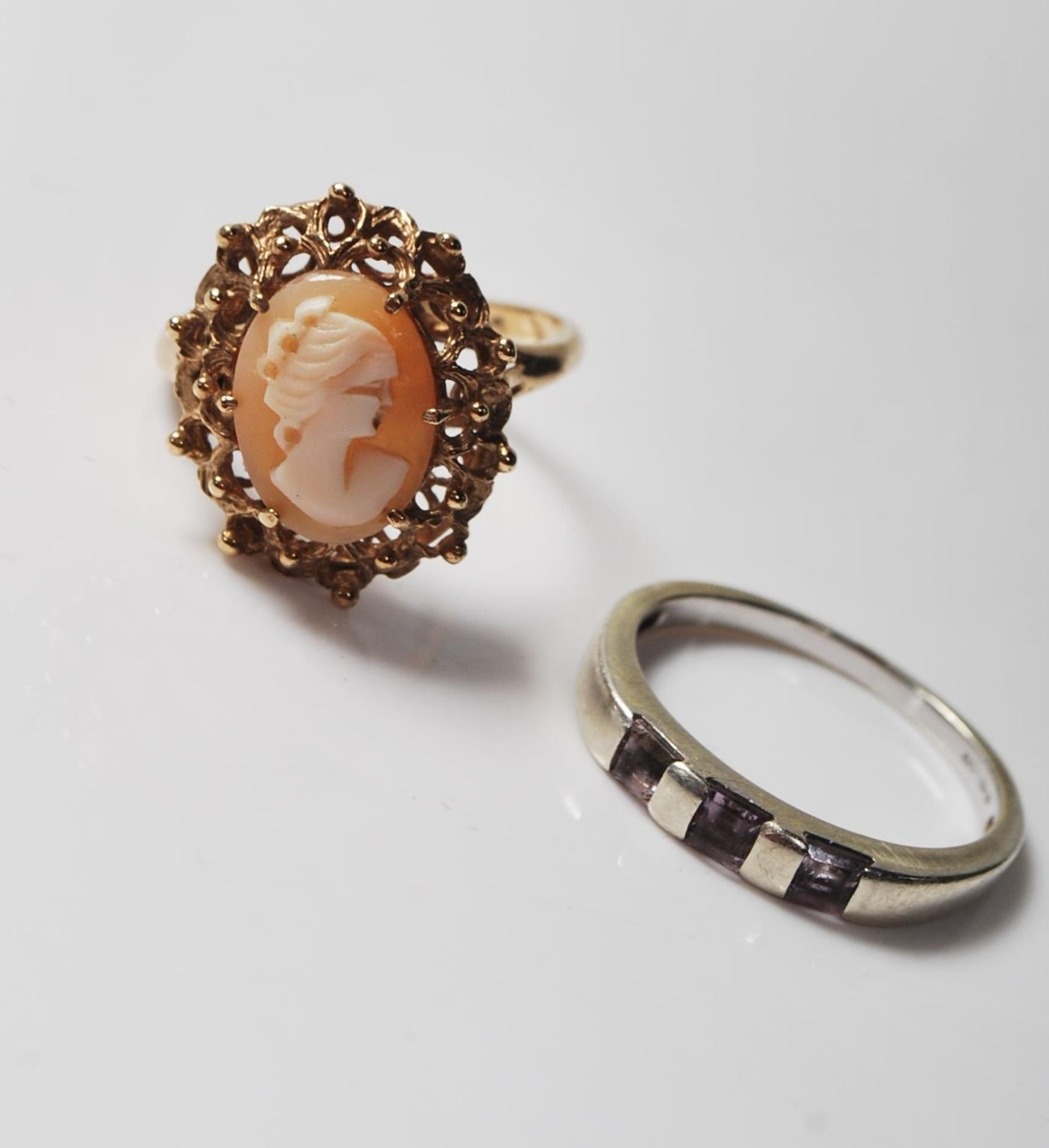 TWO 9CT GOLD RINGS. CAMEO RING - WHITE GOLD RING. - Image 3 of 7