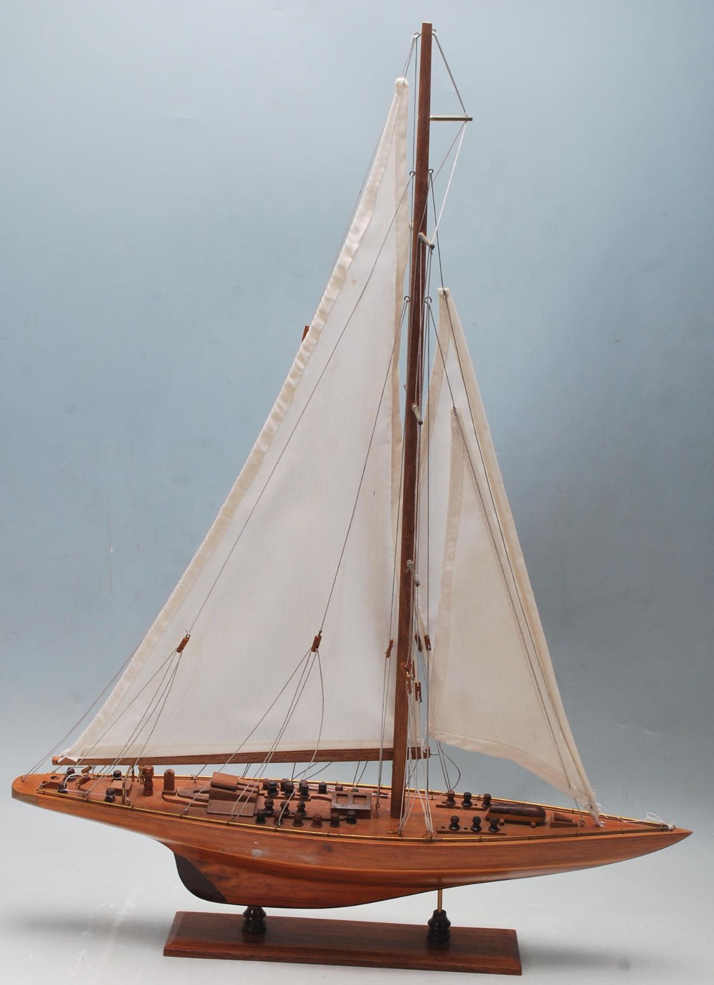 20TH CENTURY SCRATCH BUILT YACHT RAISED ON A PLINTH BASE - Image 5 of 6