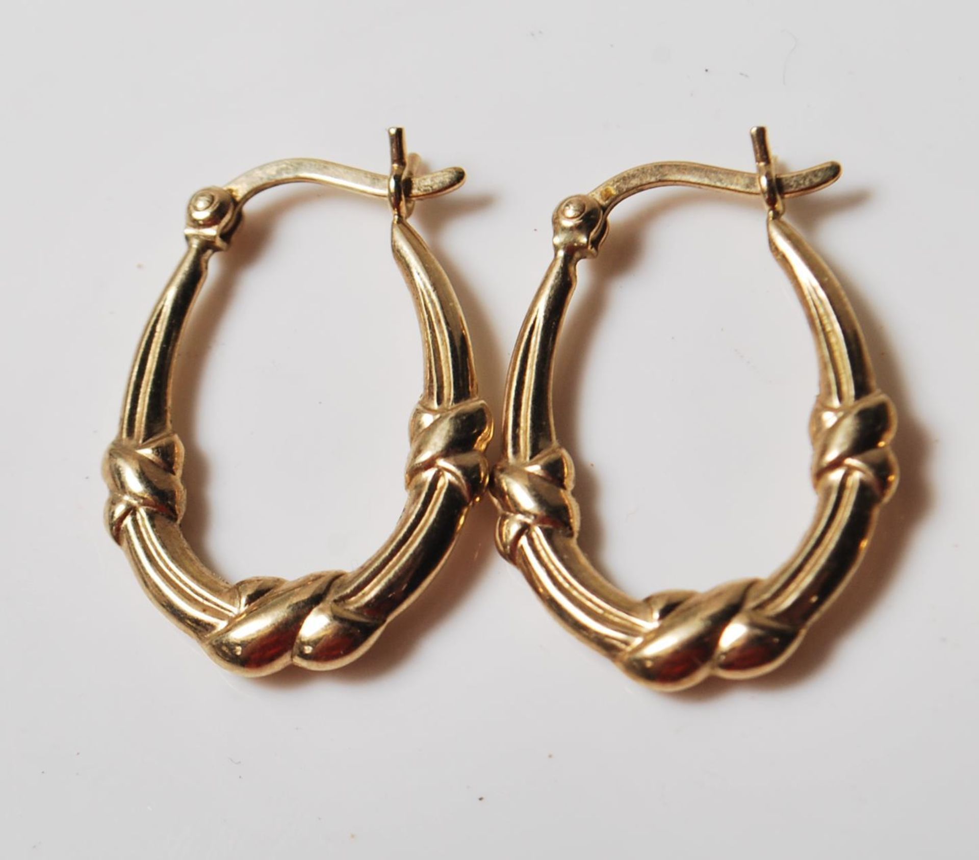 THREE PAIRS OF 9CT GOLD HOOP EARRINGS - Image 2 of 11