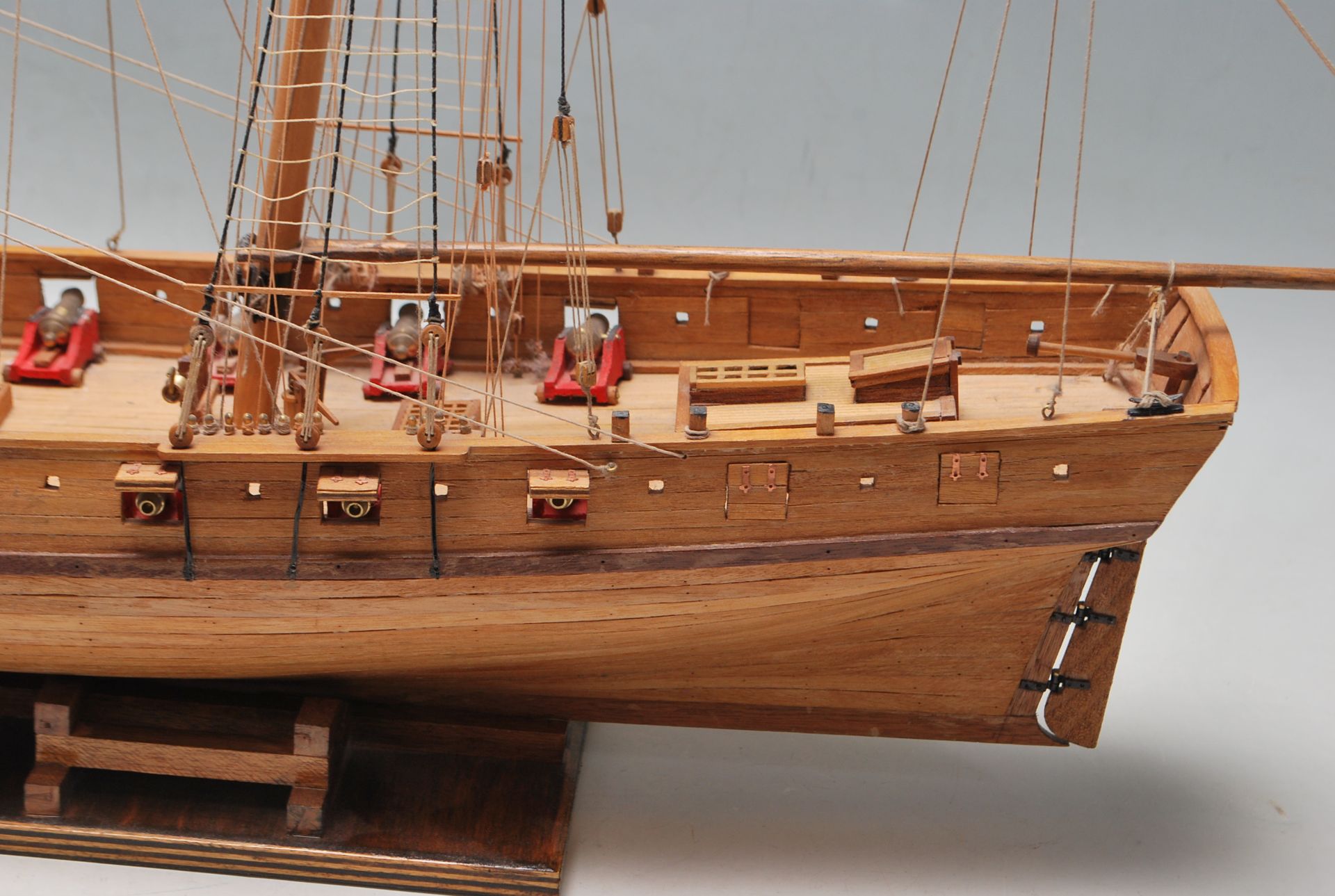 20TH CENTURY SCRATCH BUILT MODEL OF GALLEON SHIP - FITING BOAT - Bild 3 aus 8