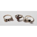 COLLECTION WHITE METAL MOMENTO MORI SKULL RINGS