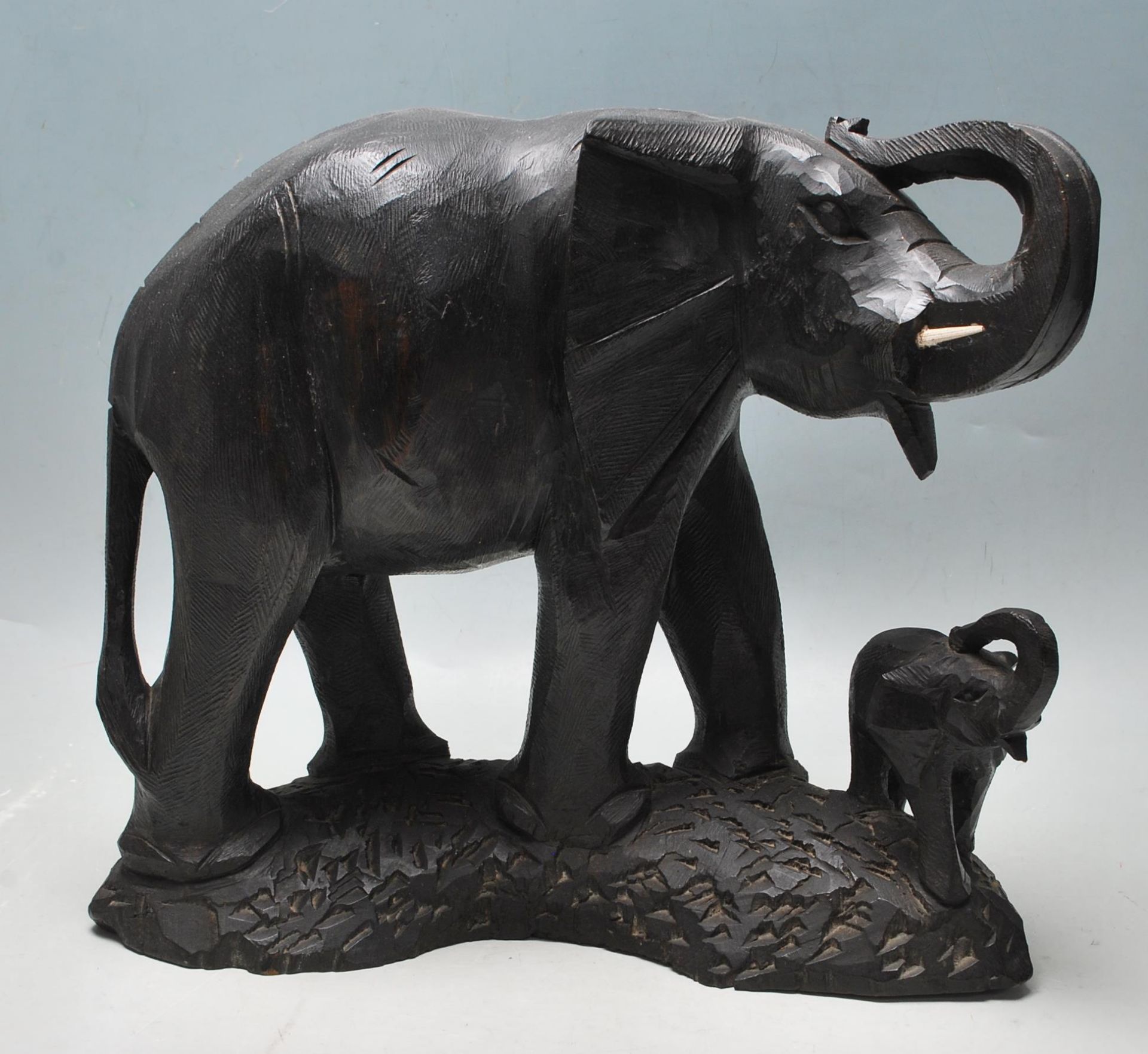 A 20TH CENTURY AFRICAN TRIBAL STATUE FIGURINE OF AN ELEPHANT