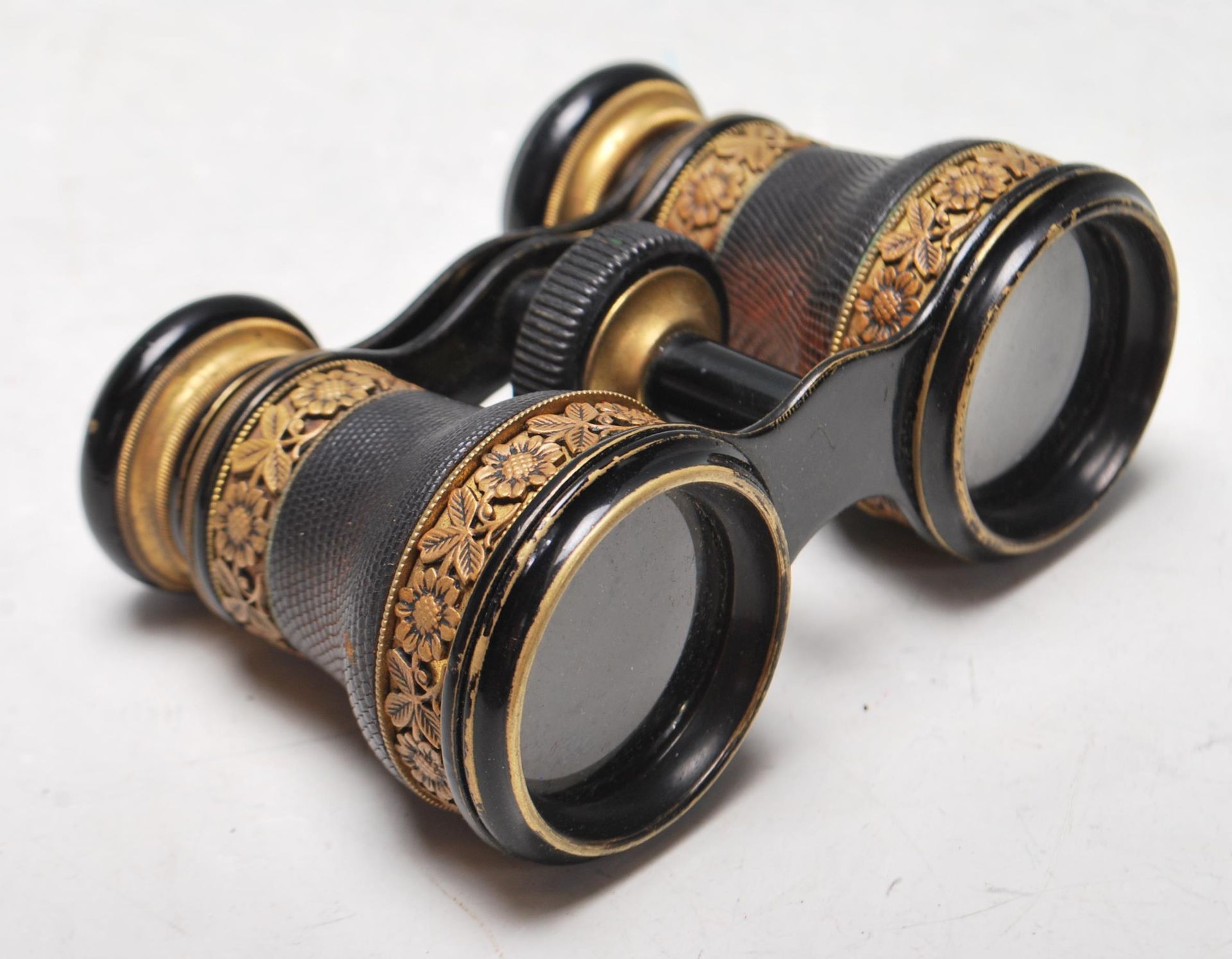 ANTIQUE VICTORIAN / EDWARDIAN OPERA GLASSES