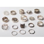 GROUP OF VINTAGE MIXED SILVER RINGS