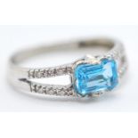 18C WHITE GOLD SPLIT BAND TOPAZ & DIAMOND RING