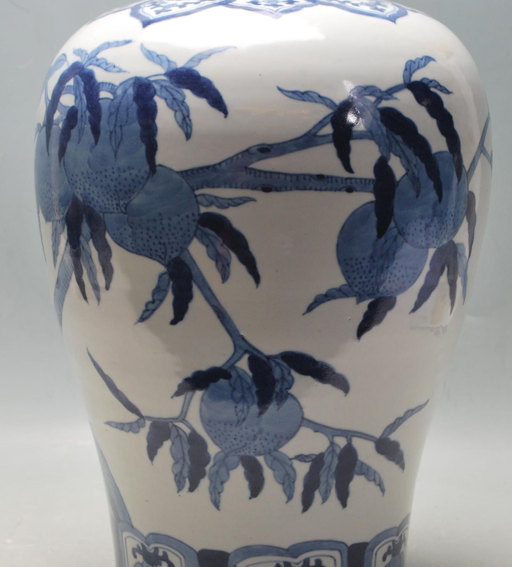 ANTIQUE CHINESE BLUE AND WHITE LARGE VASE - Bild 3 aus 8