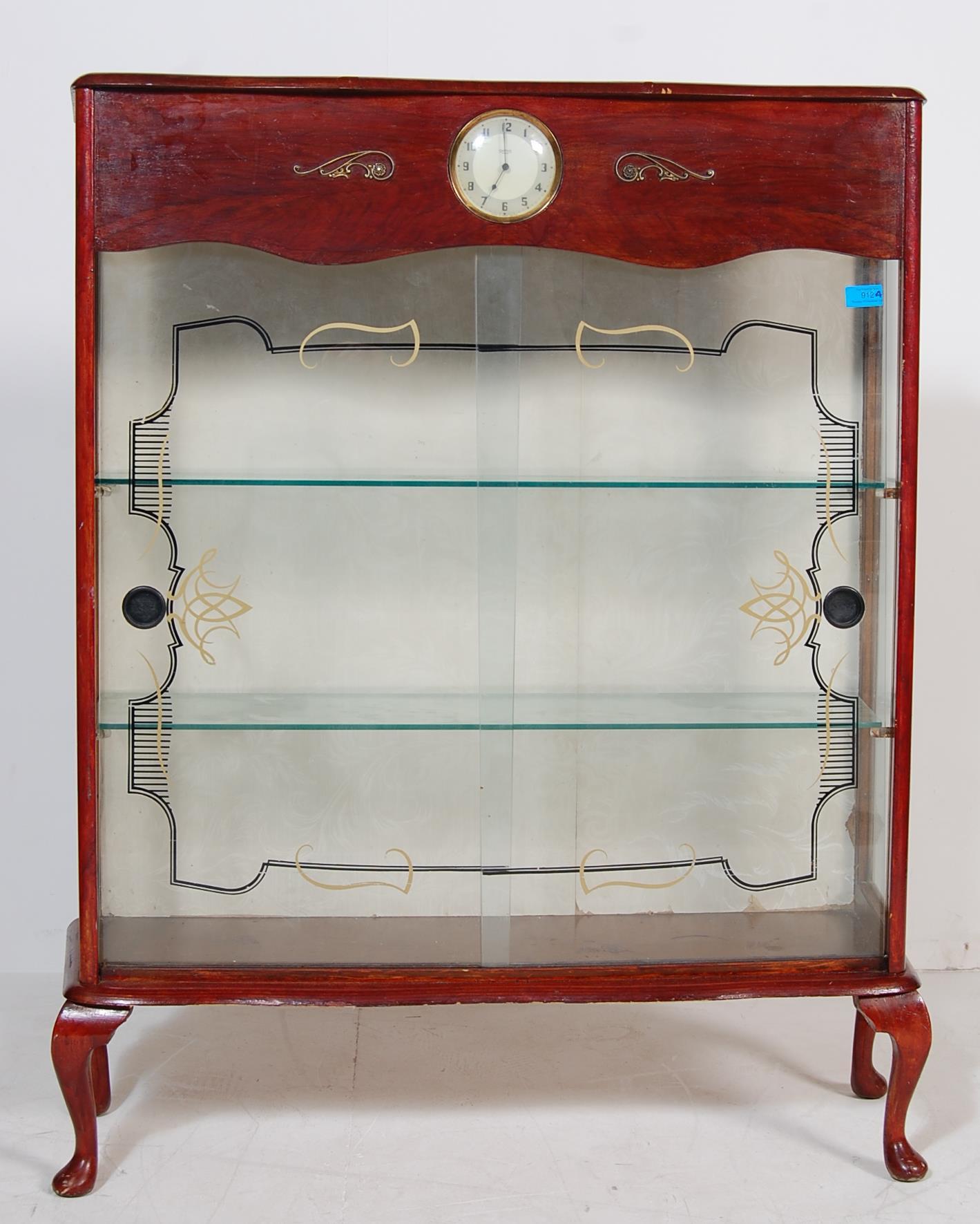 A VINTAGE RETRO 20TH CENTURY CHINA DISPLAY CABINET WITH GLASS SLIDING DOORS - Image 2 of 4