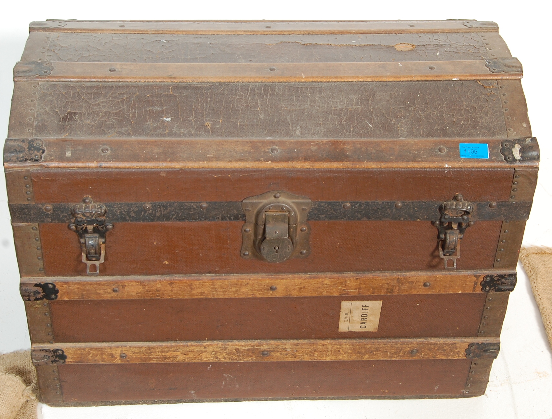 AN EARLY 20TH CENTURY DOME TOP CANVAS TRUNK / SHIPPING TRUNKS TOGETHER WITH FABRIC COFFEE SACKS - Image 2 of 7