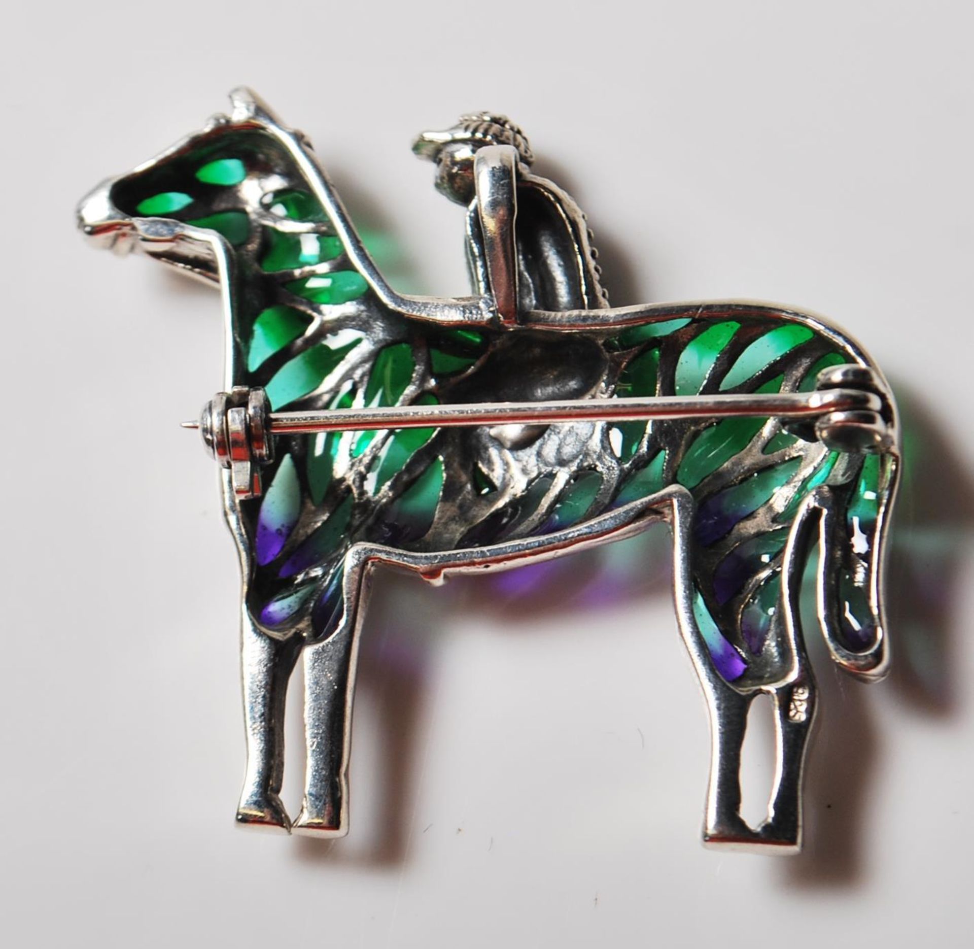 SILVER AND MARCASITE HORSE RACING BROOCH - Image 4 of 6