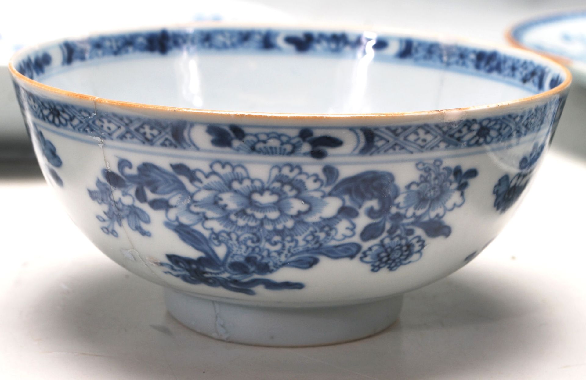 18TH CENTURY CHINESE BLUE AND WHITE CERAMIC BOWLS / PLATES - Bild 7 aus 11