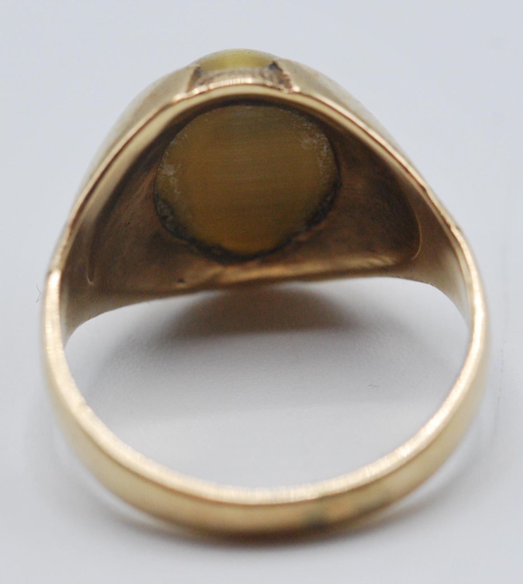 1970'S VINTAGE TIGER'S EYE AND GOLD RING - Image 4 of 7