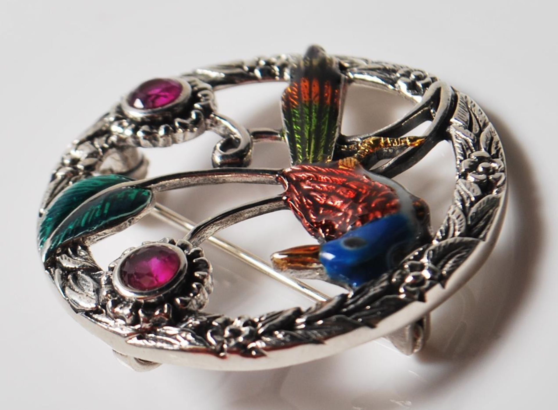 SILVER AND RED STONE BIRD BROOCH - Image 3 of 6