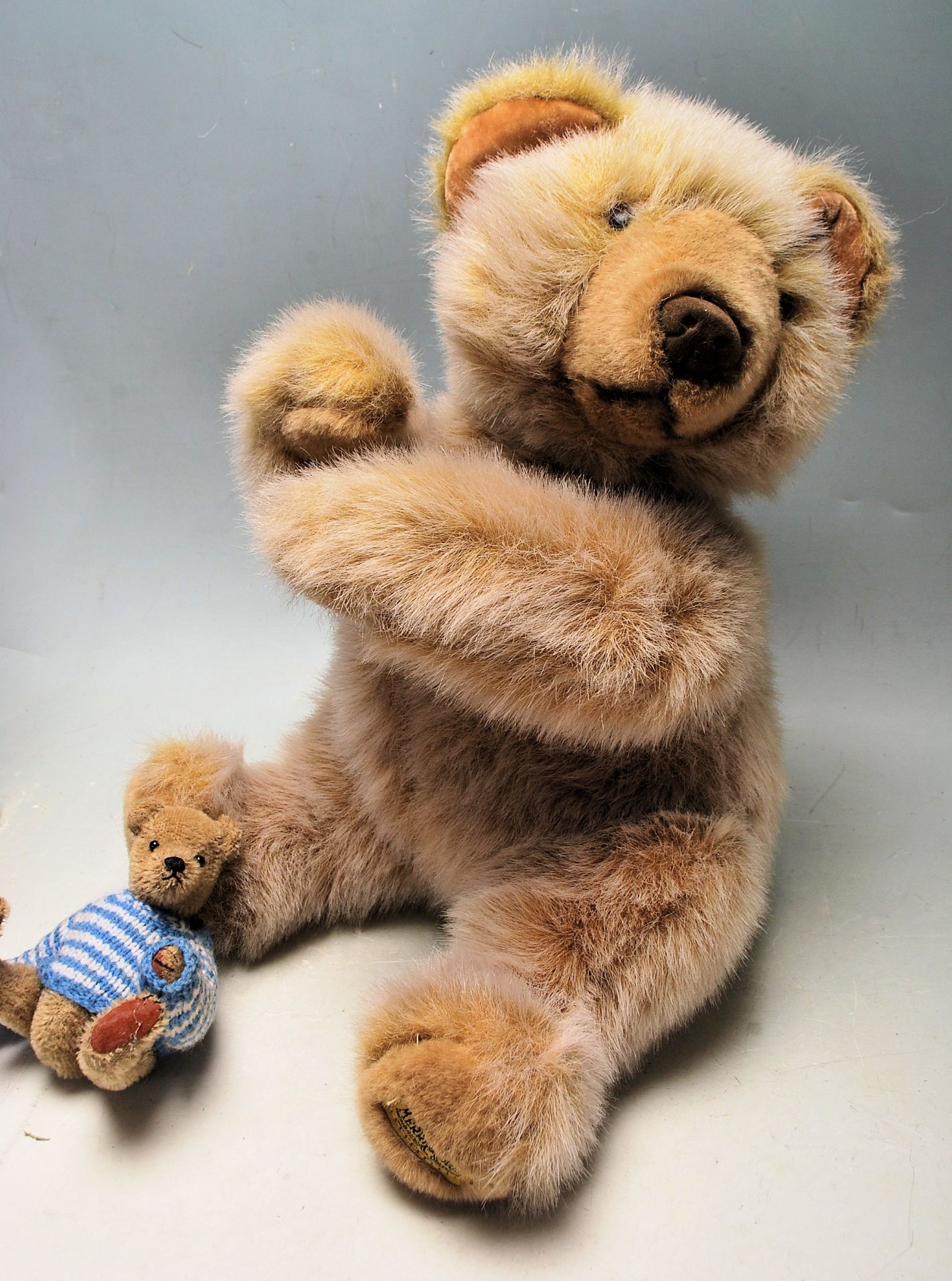 FOUR VINTAGE RETRO 20TH TEDDY BEARS OF VARIOUS SHAPES AND SIZES - Bild 6 aus 8