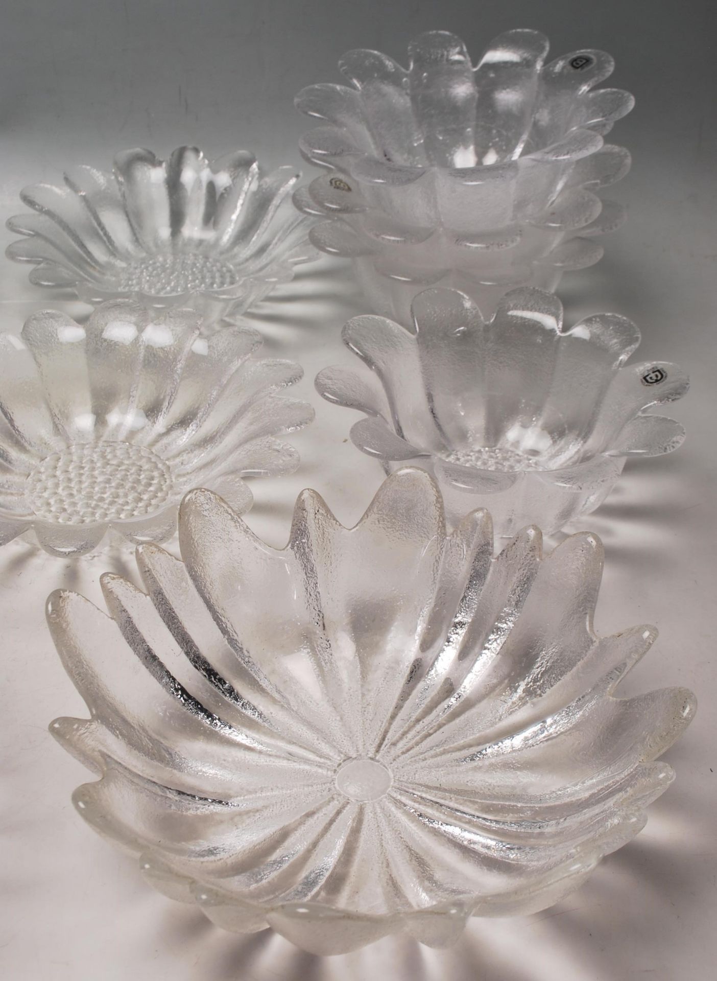 DARTINGTON CRYSTAL MOULDED GLASS BOWLS - Image 3 of 11