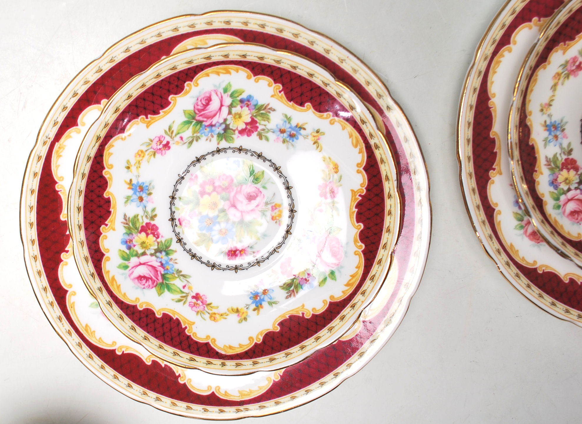 WINDSOR FOLEY BONE CHINA TEA SET WITH FLORAL MOTIFS DECORATION - Image 4 of 9