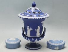 A WEDGWOOD JASPER WARE POT POURRI VASE AND TWO TRINKETS BOXES