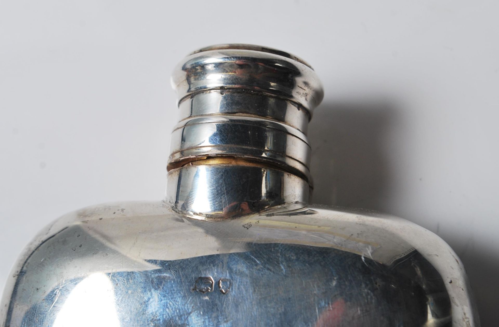 ANTIQUE VICTORIAN SILVER HIP FLASK - Image 5 of 7