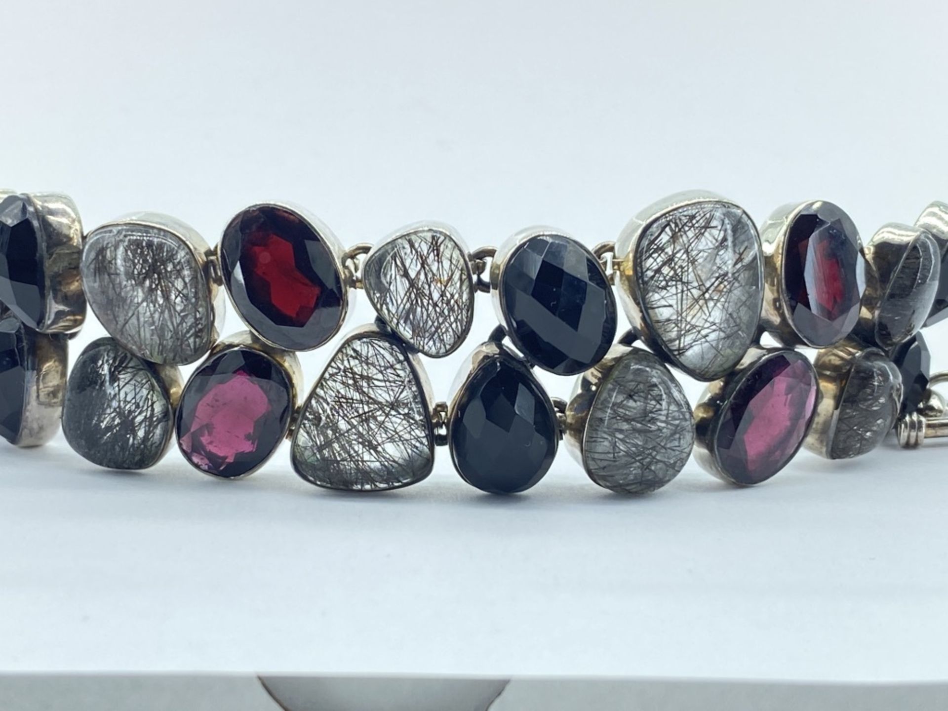 925 SILVER TOURMALINATED QUARTZ GARNET & ONYX BRACELET - Image 2 of 3