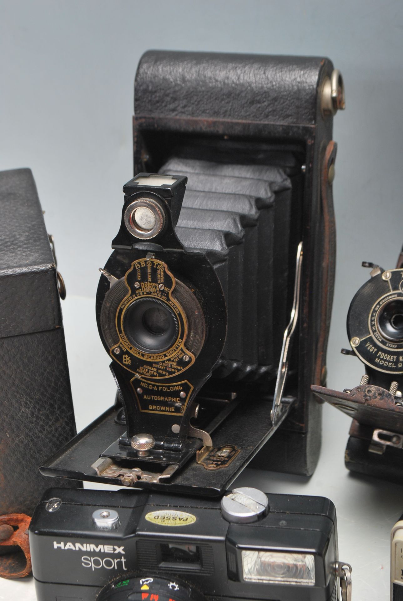 A COLLECTION OF VINTAGE 20TH CENTURY VINTAGE CAMERAS / PHOTOGRAPHS CAMERAS - Image 2 of 9