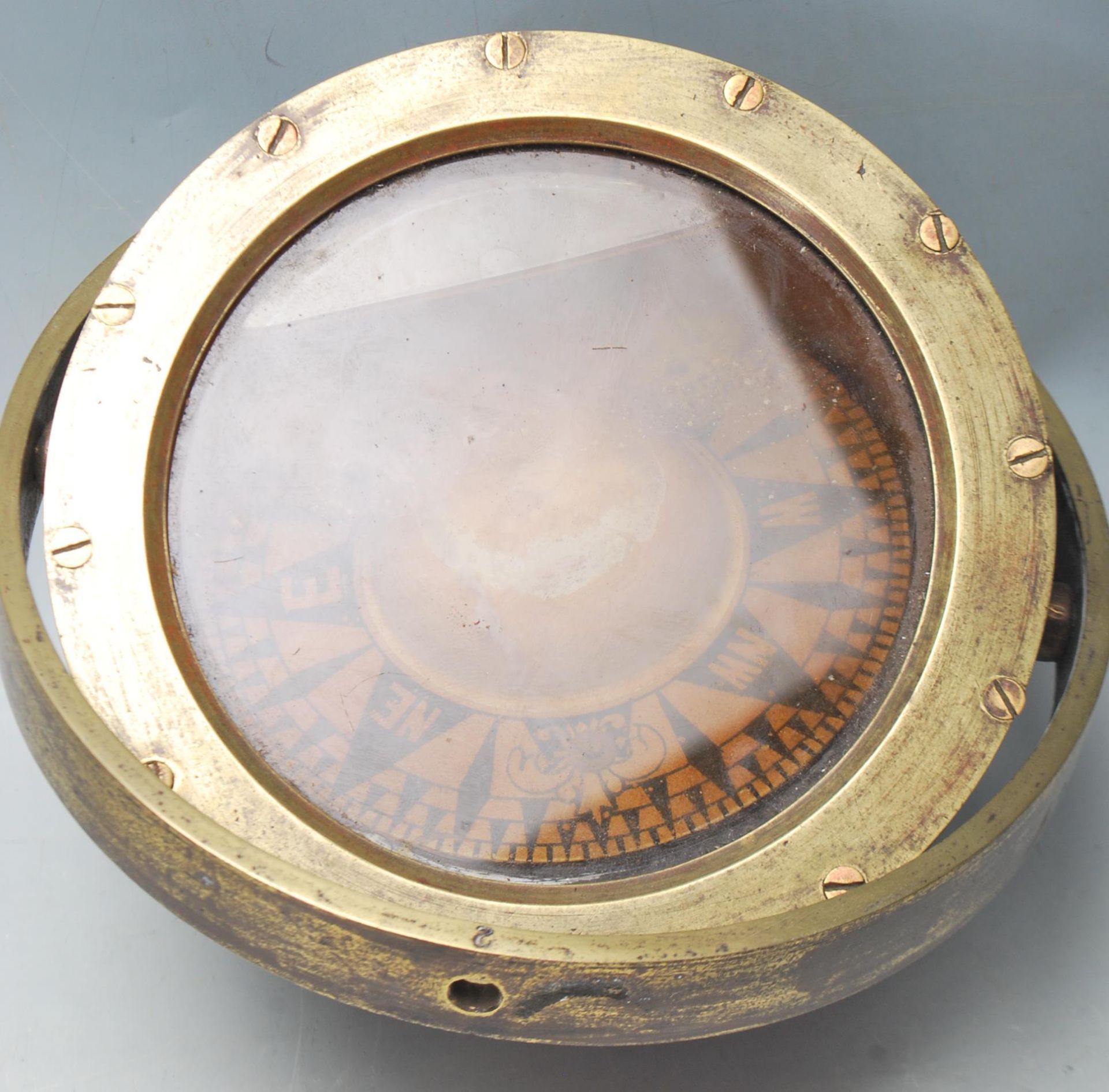ANTIQUE EARLY 20TH CENTURY BRASS FRAMED GIMBAL MOUNTED SHIPS COMPASS - Image 3 of 5