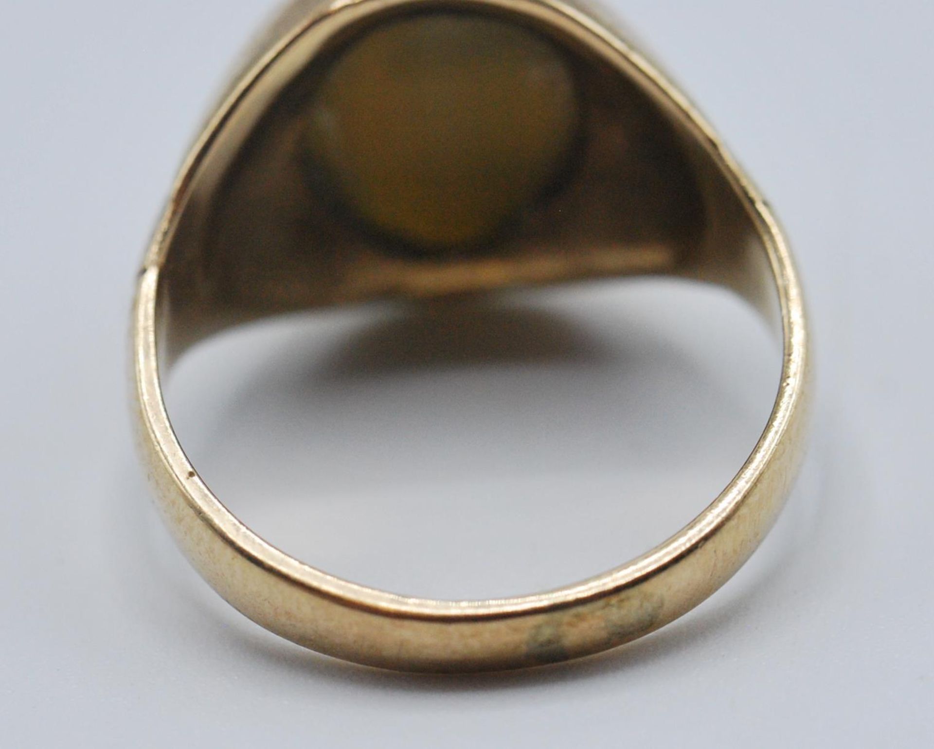 1970'S VINTAGE TIGER'S EYE AND GOLD RING - Image 5 of 7