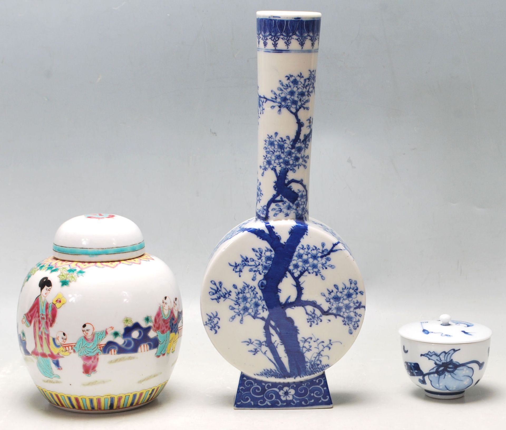 A 20TH CENTURY CHINESE ORIENTAL FAMILY VERTE LIDDED AND A BLUE AND WHITE VASE