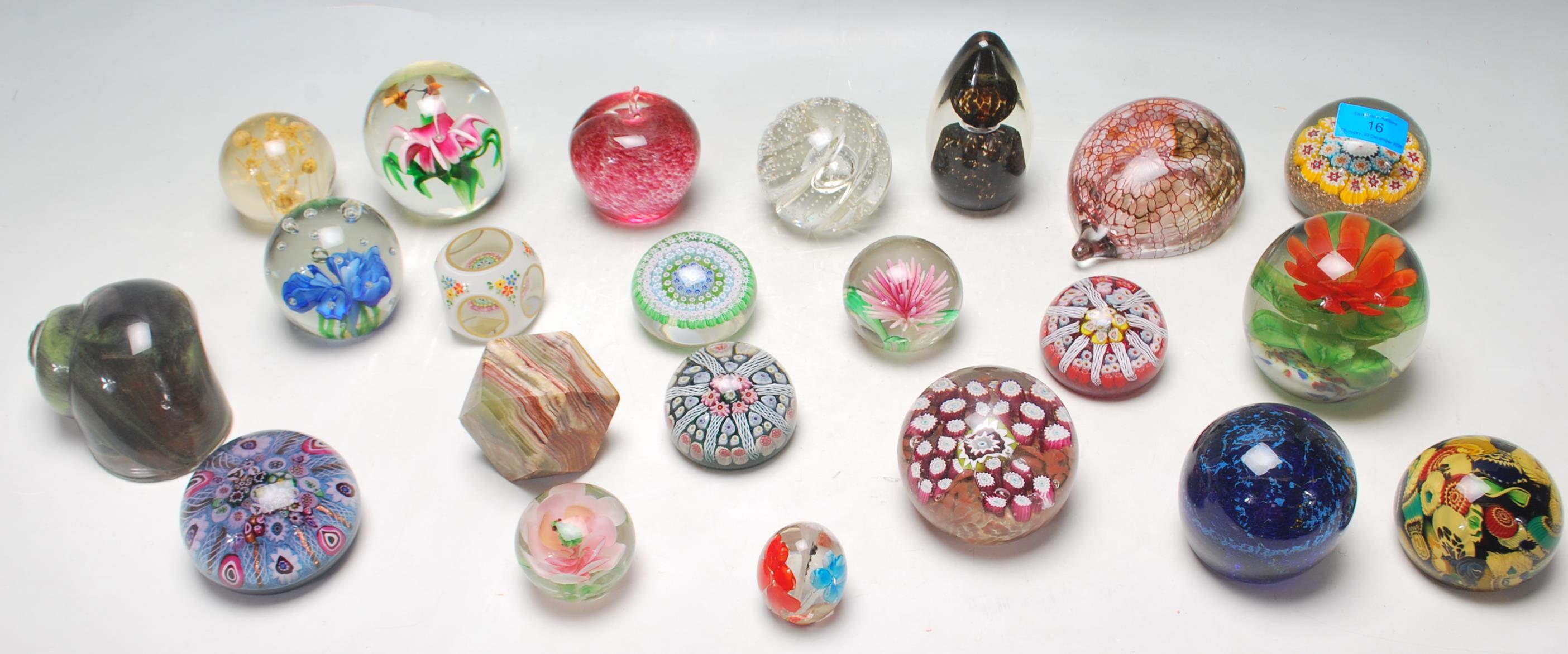 COLLECTION OF VINTAGE STUDIO ART GLASS PAPERWEIGHTS