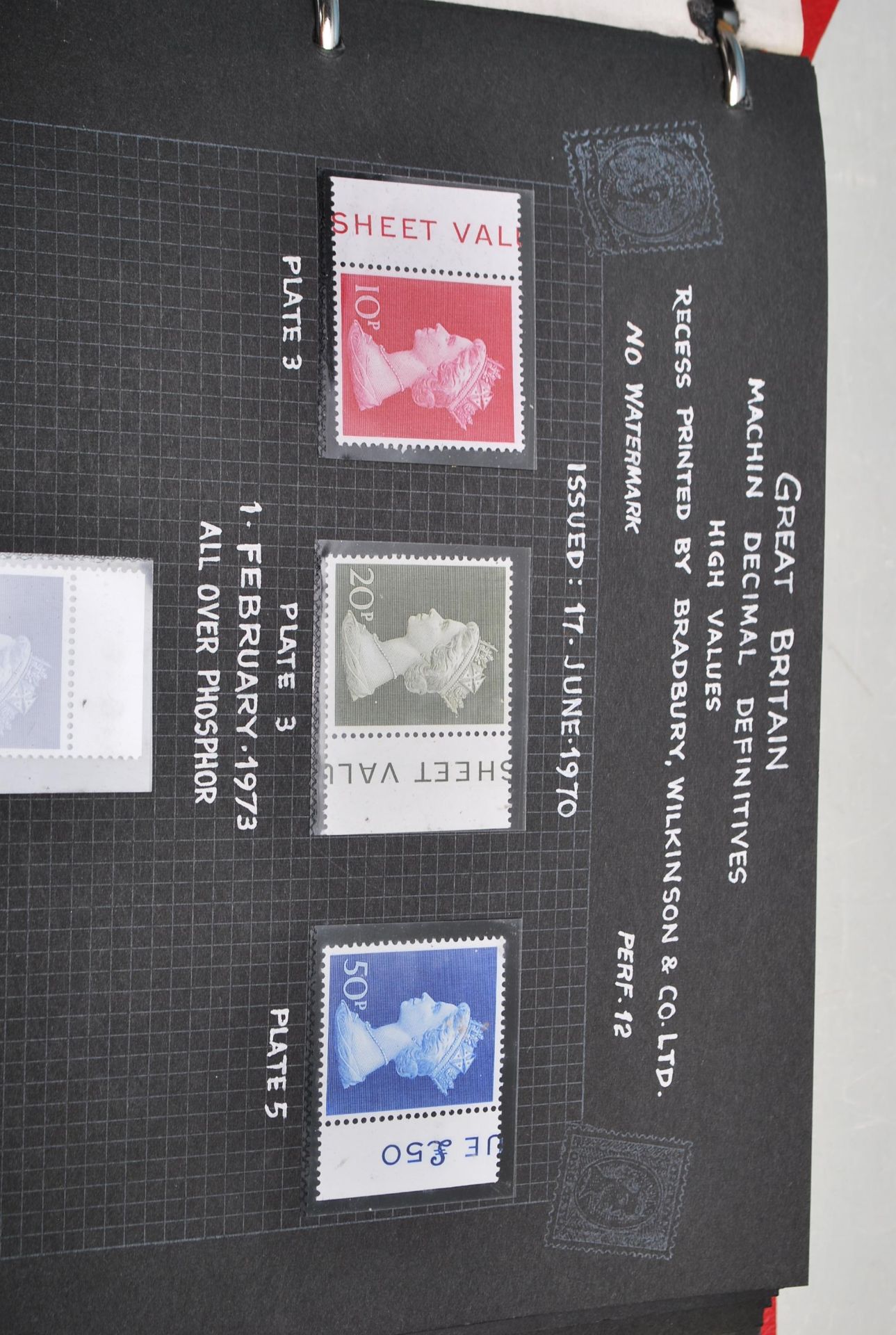 THREE ALBUMS OF MACHIN DEFINITIVE STAMPS + PRESENTATION - Image 2 of 25