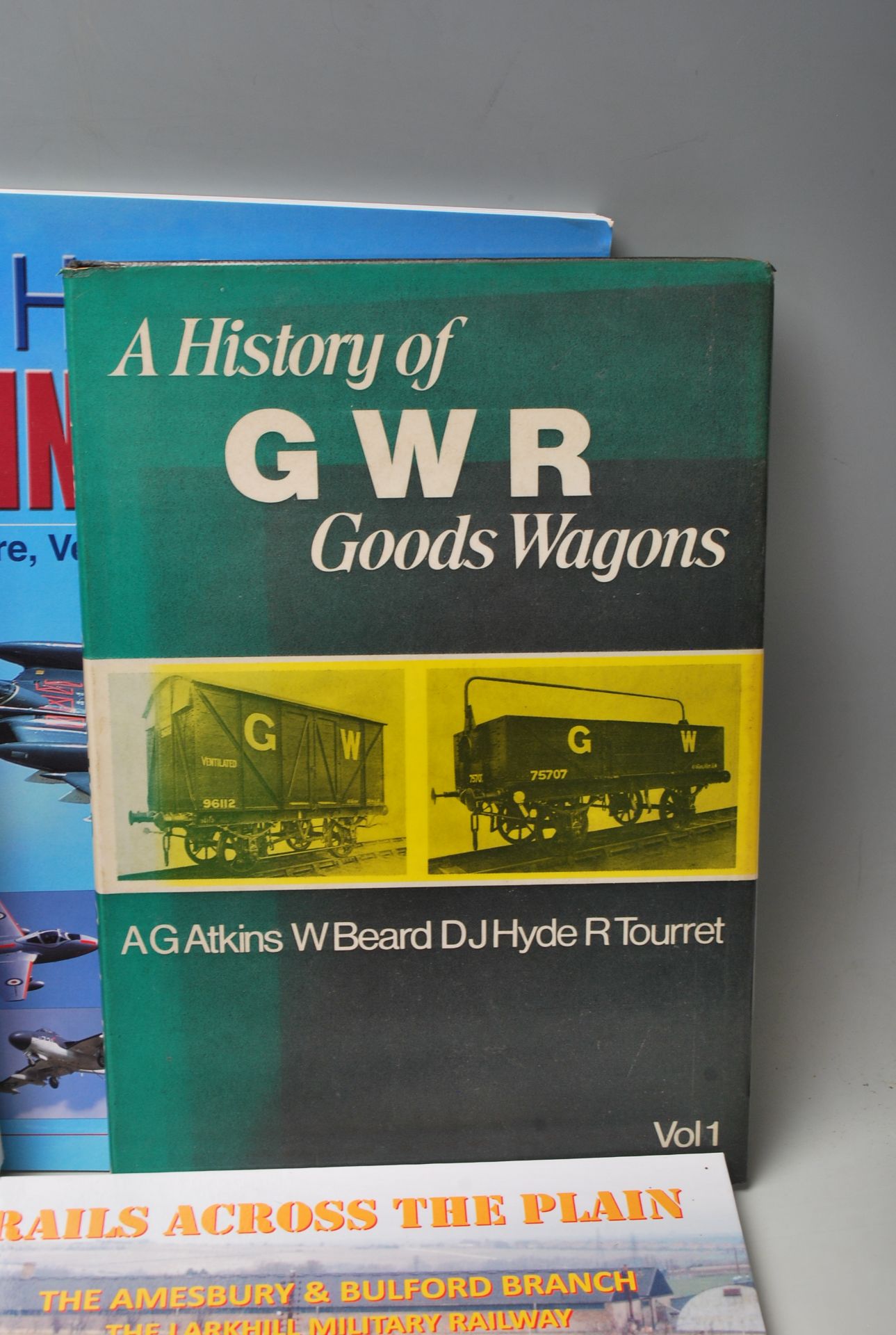 GROUP OF VINTAGE TRANSPORT RELATED REFERENCE BOOKS - Bild 4 aus 9