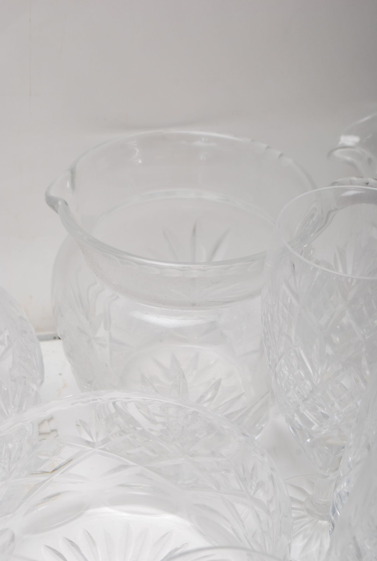 A LARGE COLLECTION OF VINTAGE 20TH CENTURY CRYSTAL CUT GLASS WARE - Image 8 of 11