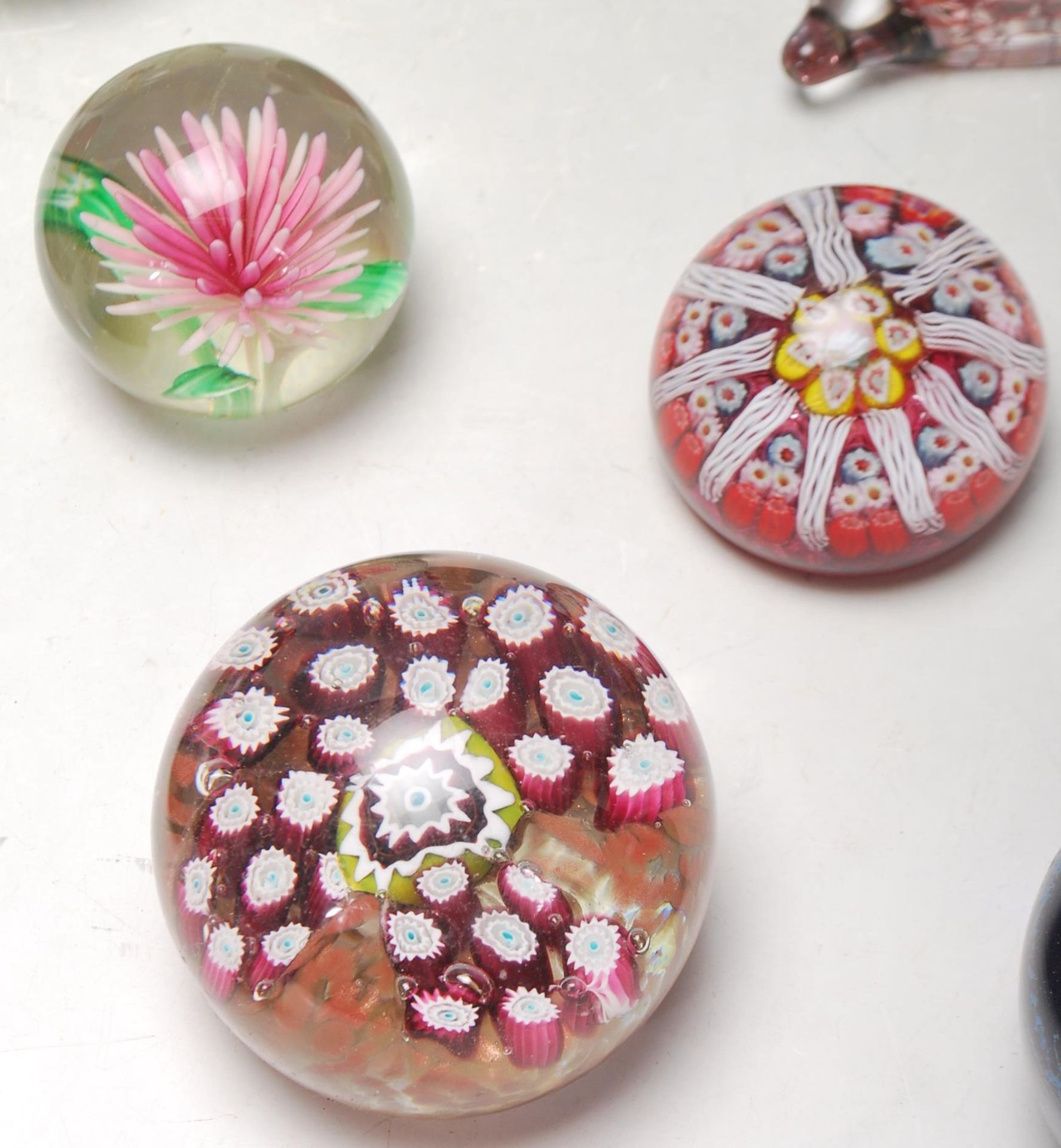 COLLECTION OF VINTAGE STUDIO ART GLASS PAPERWEIGHTS - Image 4 of 9