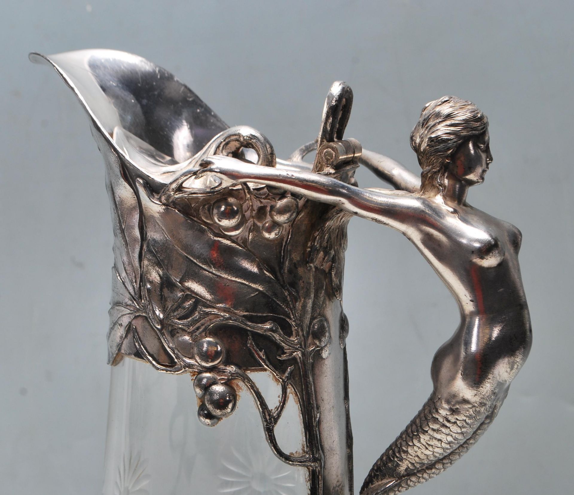 A 20TH CENTURY GERMAN ART NOUVEAU CLARET JUG BY WMF - WURTTEMBERGISCHE METALLWARENFABRIK - Image 2 of 6