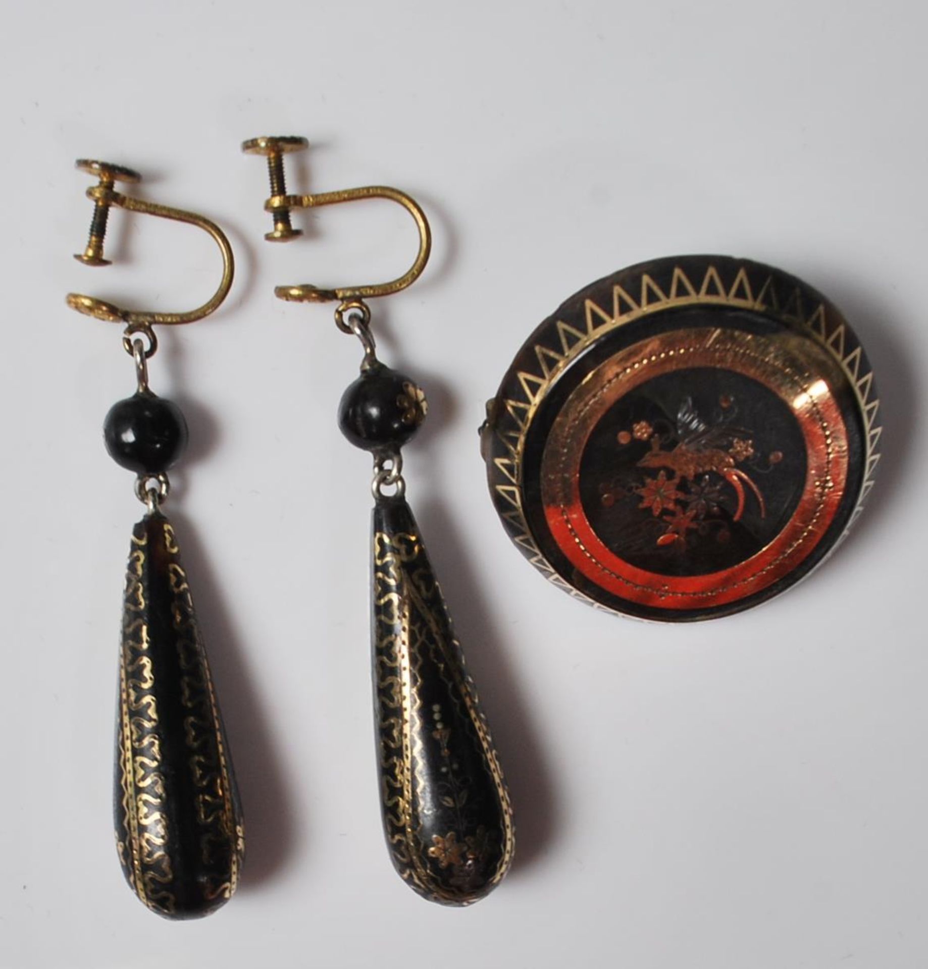 VICTORIAN TORTOISE SHELL PIQUE WORK JEWELLERY - Image 5 of 6