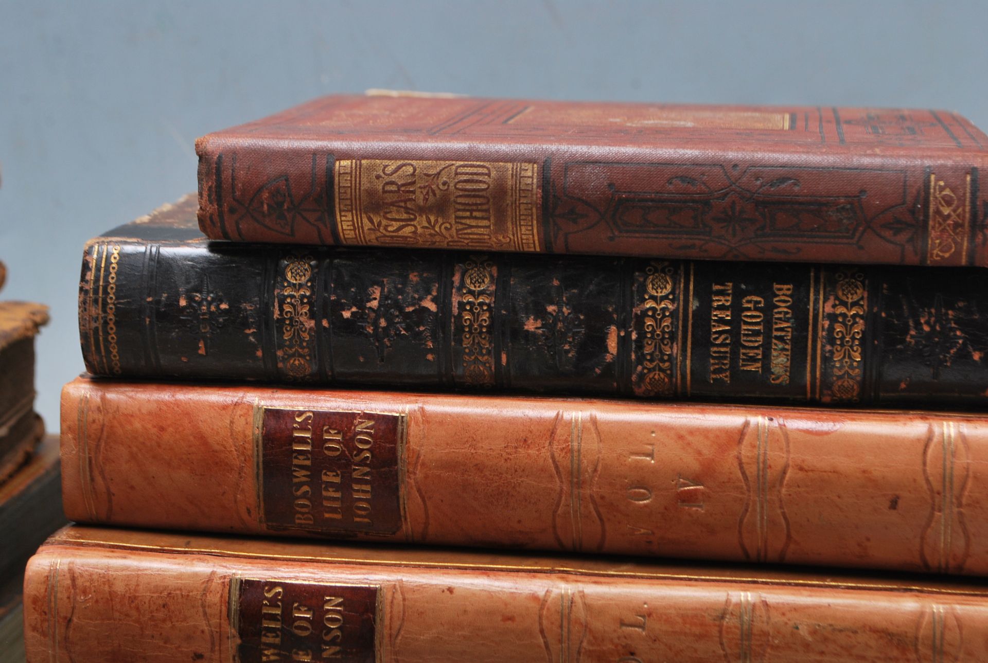 OF ANTIQUARIAN INTEREST - A COLLECTION OF ANTIQUE 18TH CENTURY AND LATER HARDCOVER BOOKS - Bild 5 aus 7