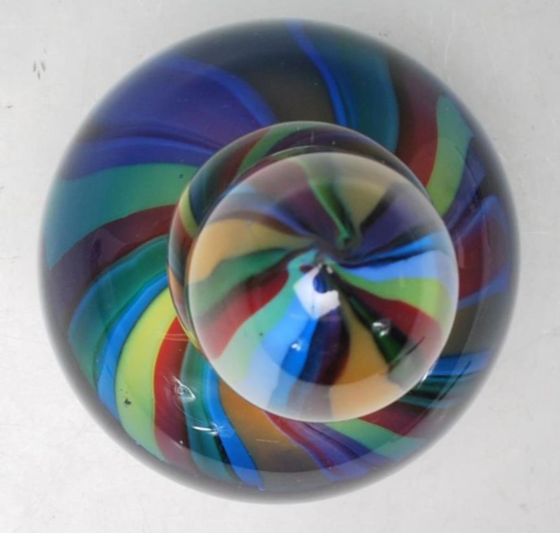 MURANO STUDIO ART GLASS PERFUME BOTTLE WITH MULTICOLOURED TWISTED DESIGN DECORATION - Image 4 of 5