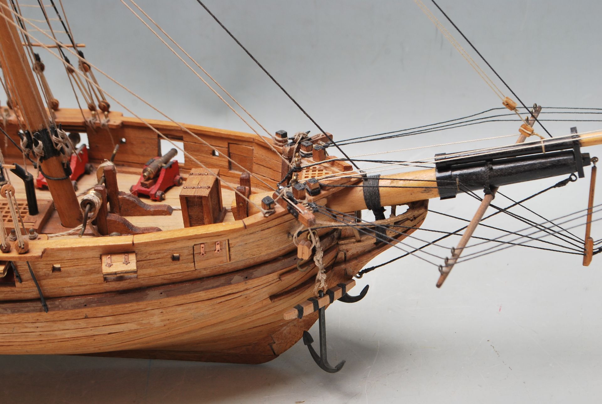 20TH CENTURY SCRATCH BUILT MODEL OF GALLEON SHIP - FITING BOAT - Bild 8 aus 8