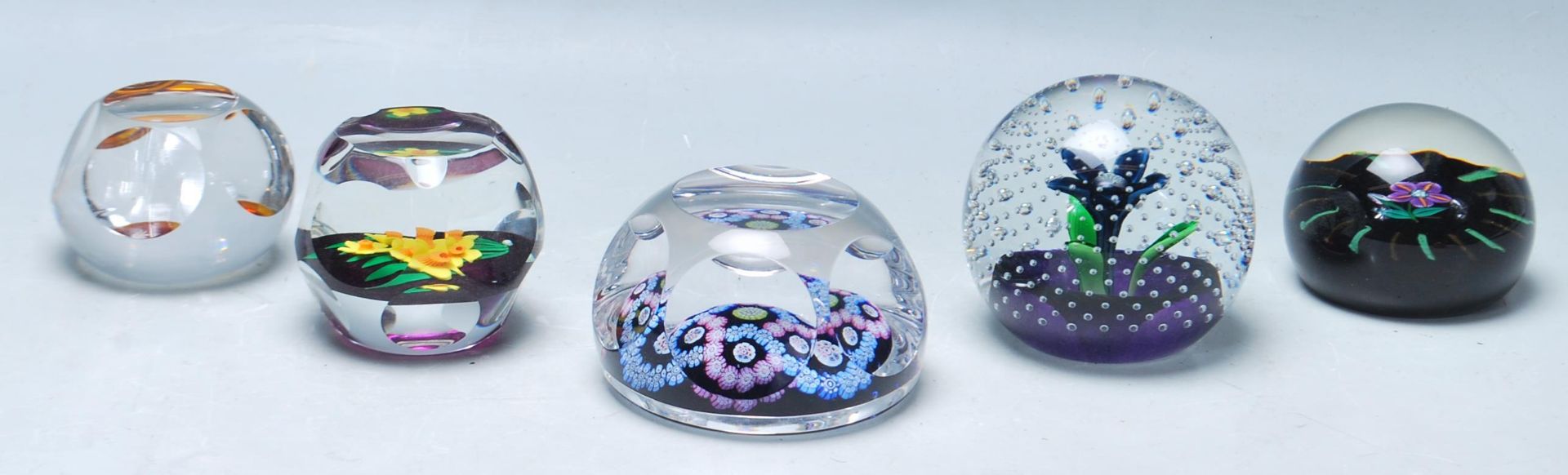 LATE 20TH CENTURY VINTAGE STUDIO ART GLASS PAPERWEIGHTS