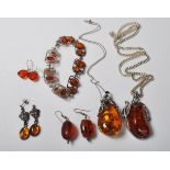 VINTAGE LADIES SILVER AND AMBER SET JEWELLERY