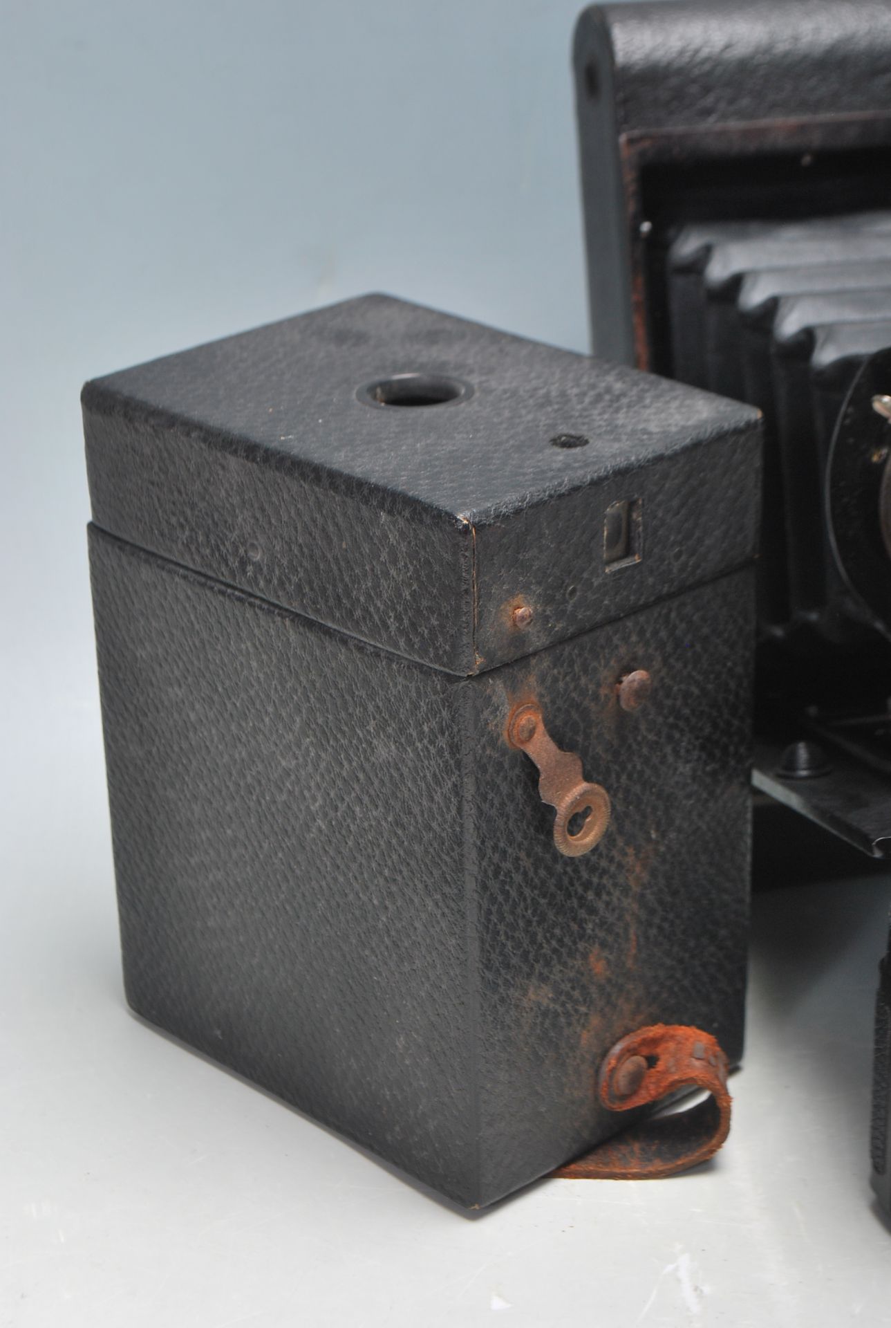 A COLLECTION OF VINTAGE 20TH CENTURY VINTAGE CAMERAS / PHOTOGRAPHS CAMERAS - Image 6 of 9