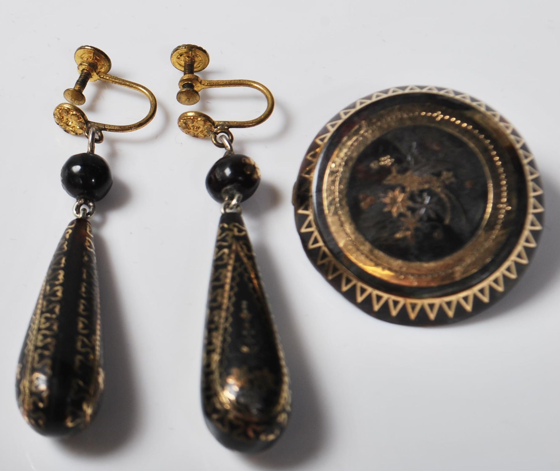 VICTORIAN TORTOISE SHELL PIQUE WORK JEWELLERY