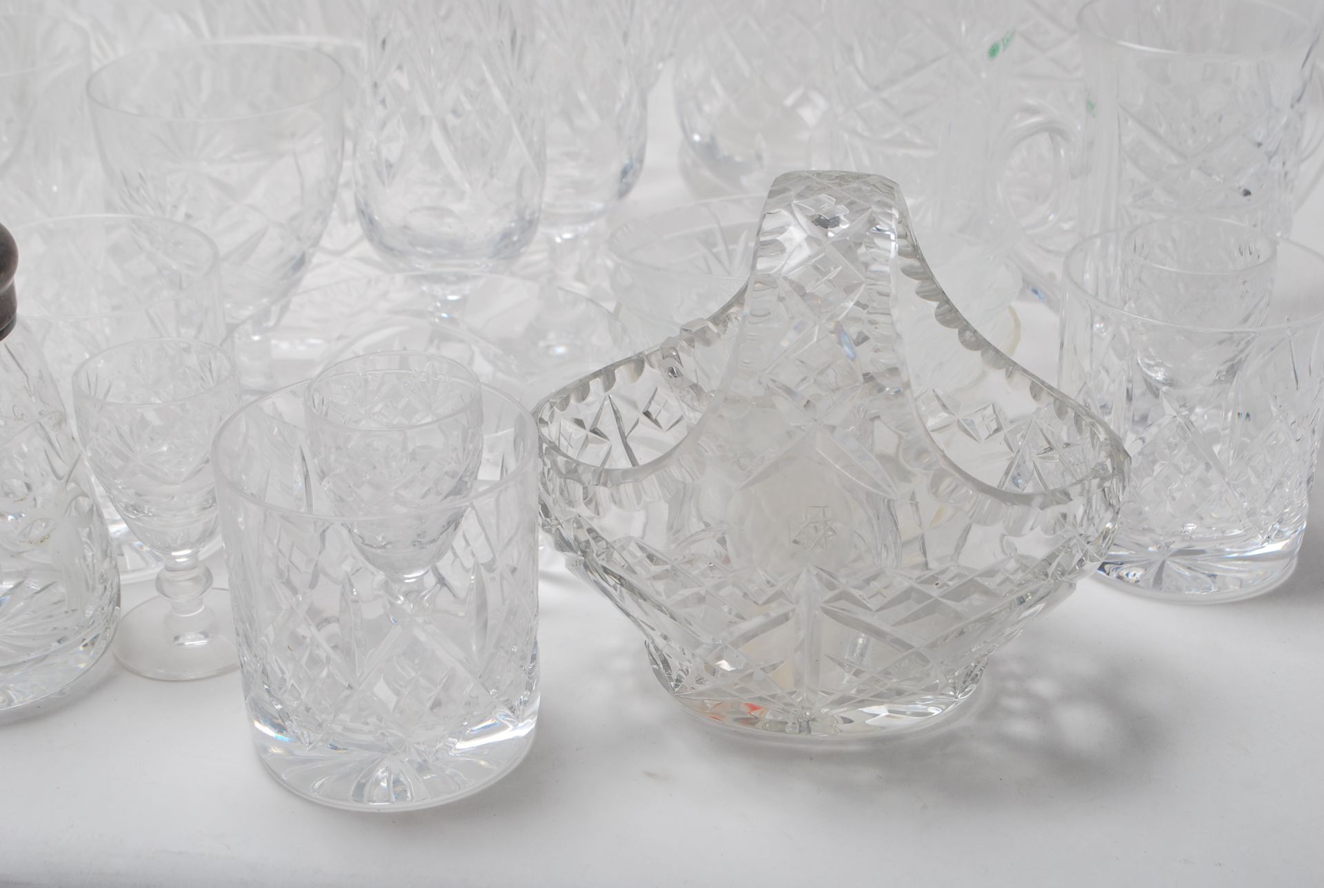A LARGE COLLECTION OF VINTAGE 20TH CENTURY CRYSTAL CUT GLASS WARE - Image 2 of 11