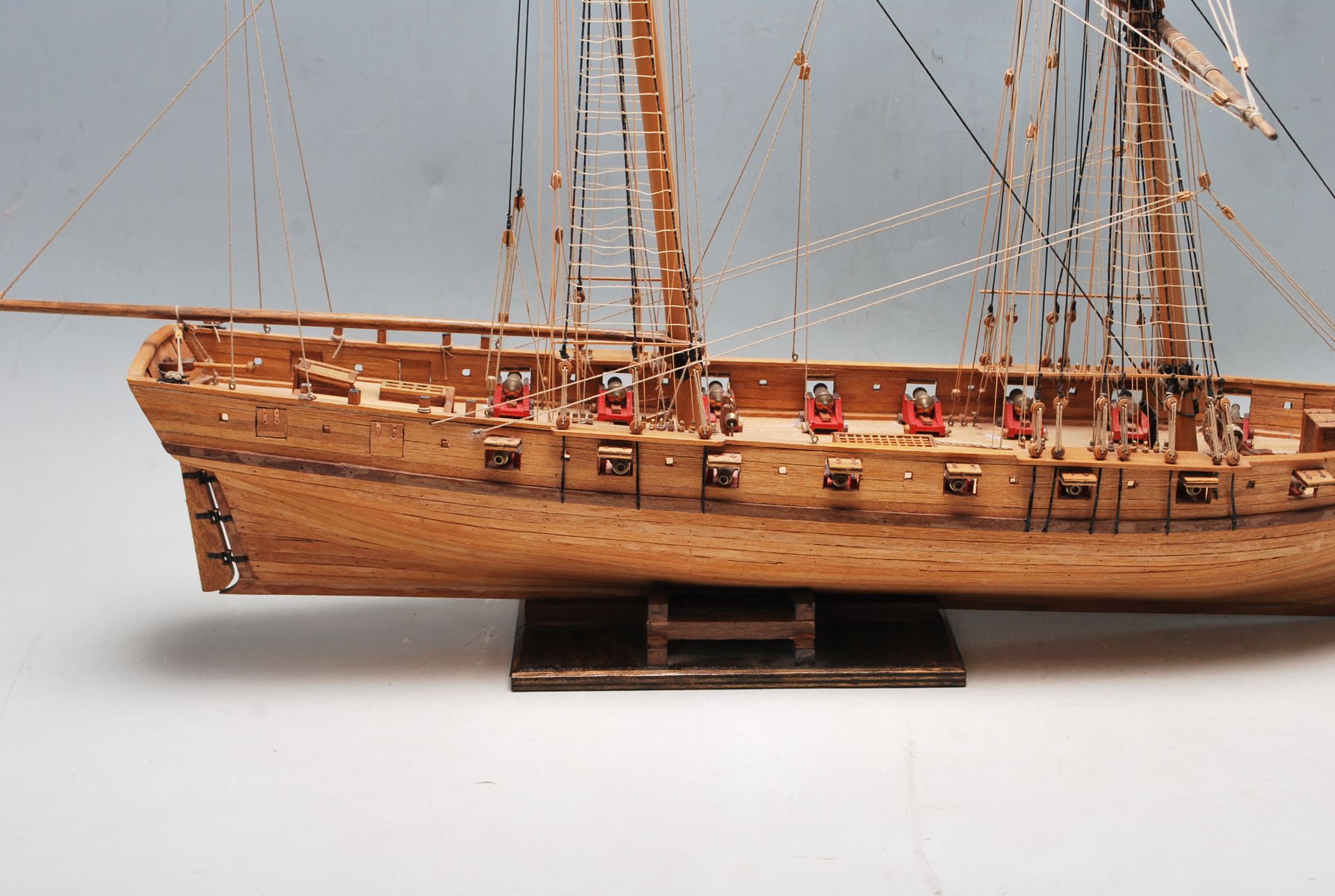 20TH CENTURY SCRATCH BUILT MODEL OF GALLEON SHIP - FITING BOAT - Bild 7 aus 8