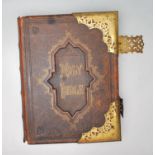 A LARGHE EARLY 20TH CENTURY ANTIQUE HOLY BIBLE WITH CRITICAL EXPLANATORY NOTES