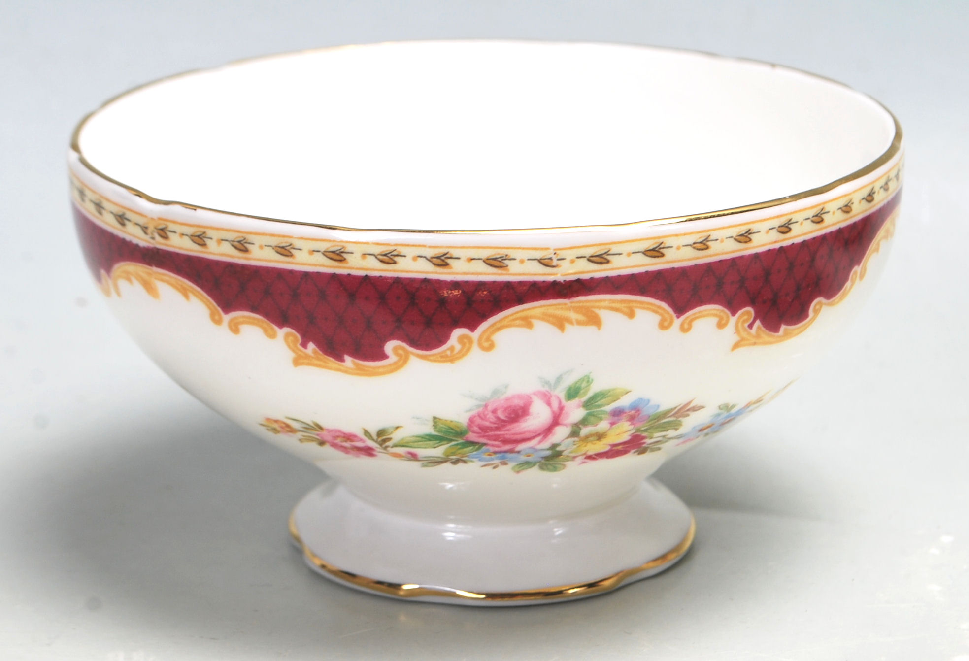 WINDSOR FOLEY BONE CHINA TEA SET WITH FLORAL MOTIFS DECORATION - Image 7 of 9