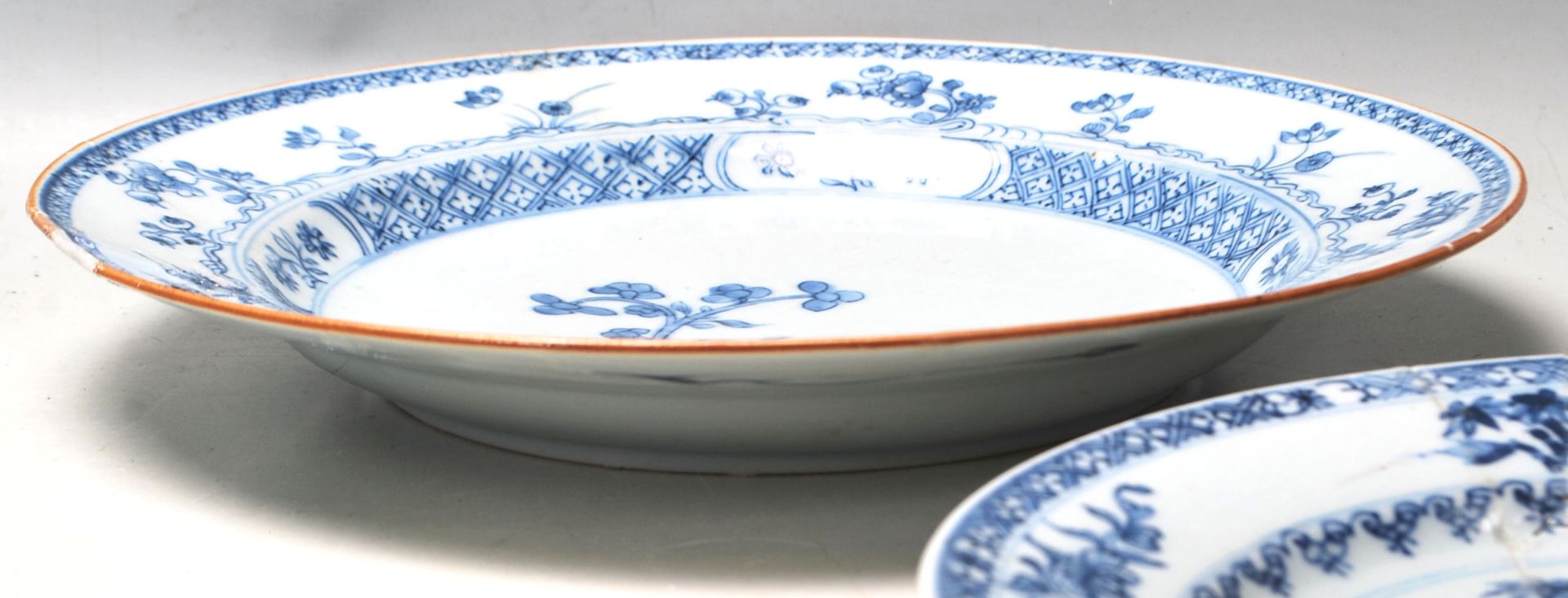 18TH CENTURY CHINESE BLUE AND WHITE CERAMIC BOWLS / PLATES - Bild 8 aus 11