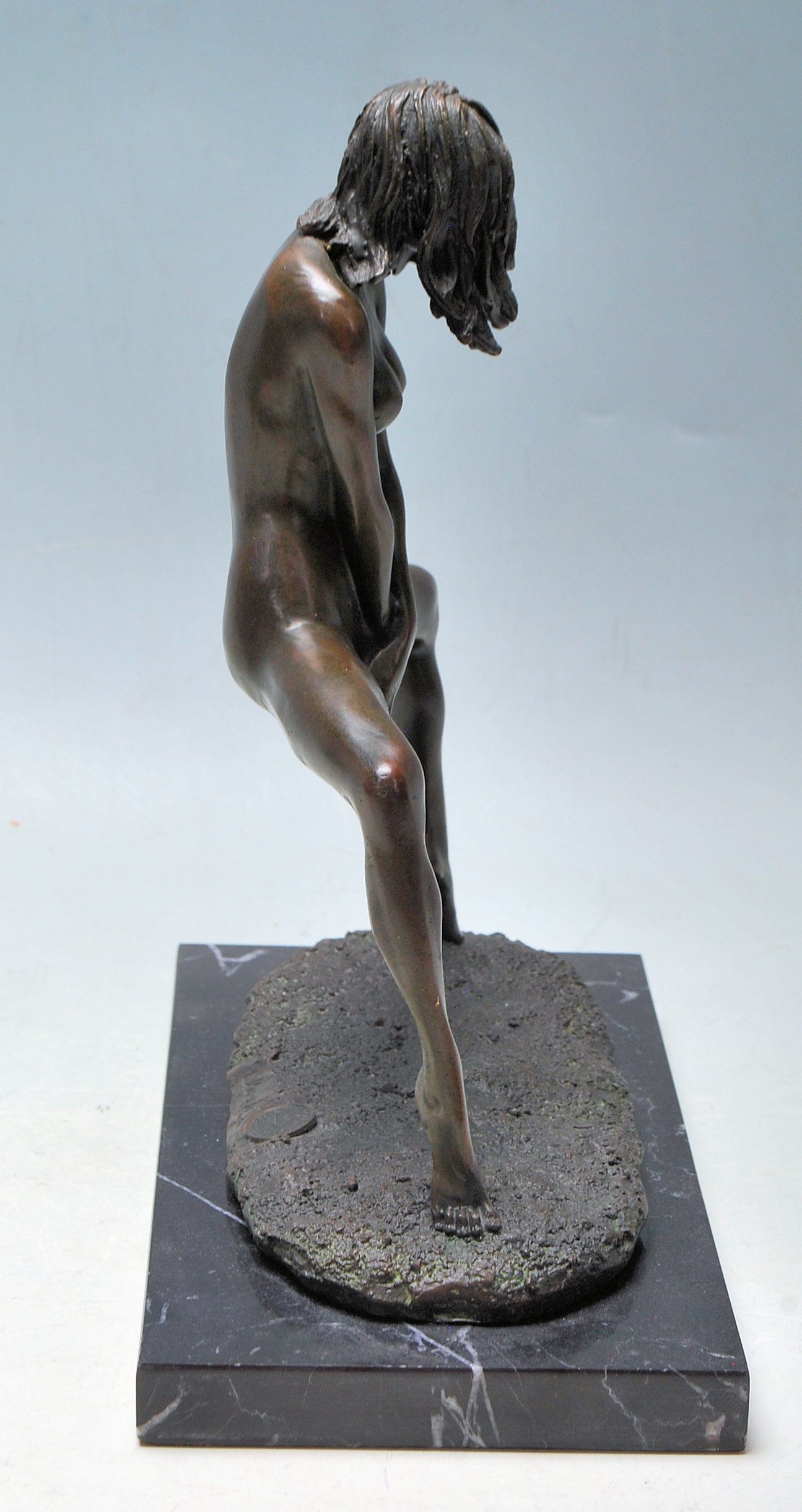 CONTEMPORARY FRENCH BRONZEOF A FEMALE NUDE POSING - Image 3 of 5