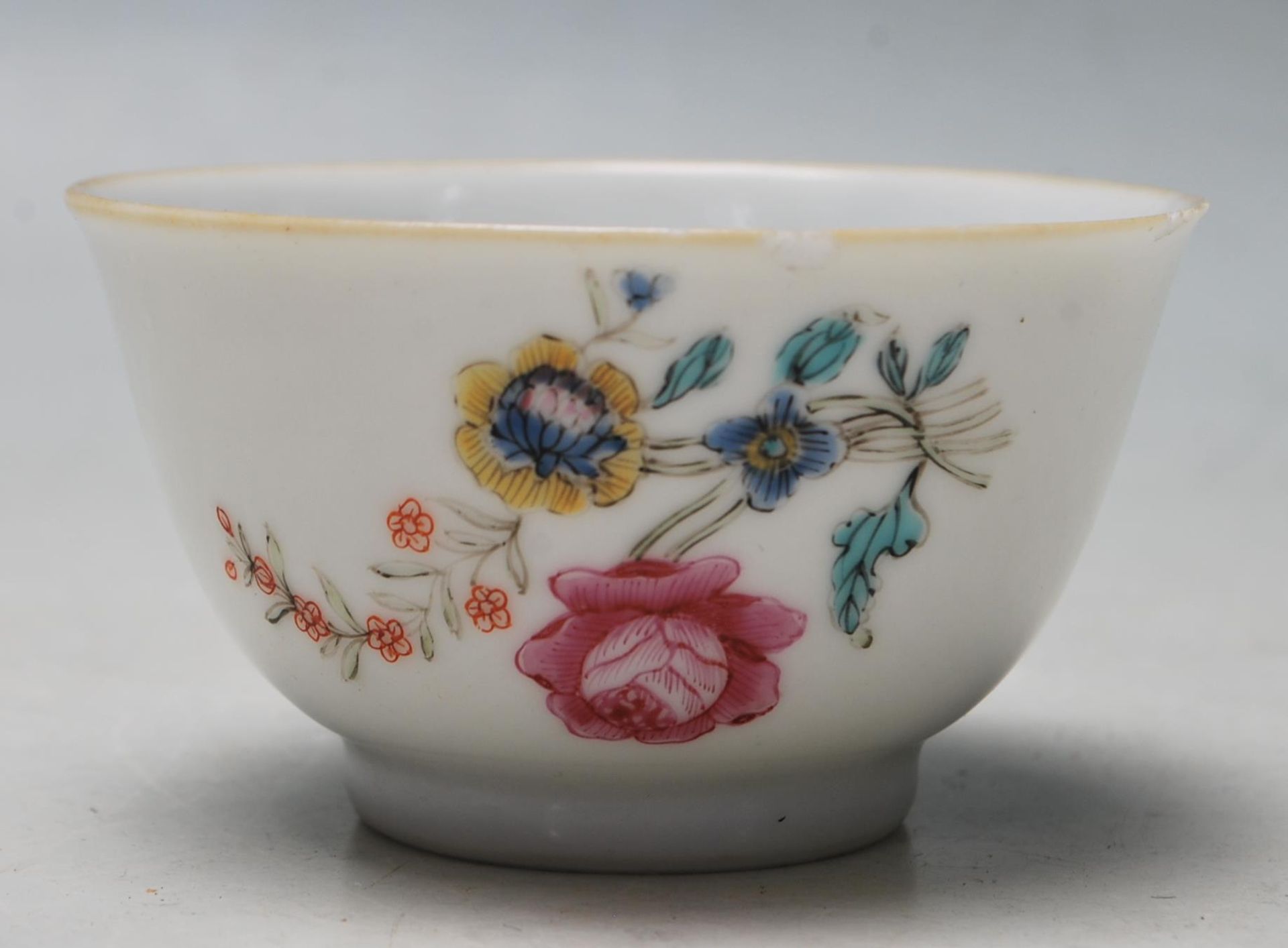 ANTIQUE EARLY 18TH CENTURY CHINESE QIANLONG PERIOD PORCELAIN TEA BOWL