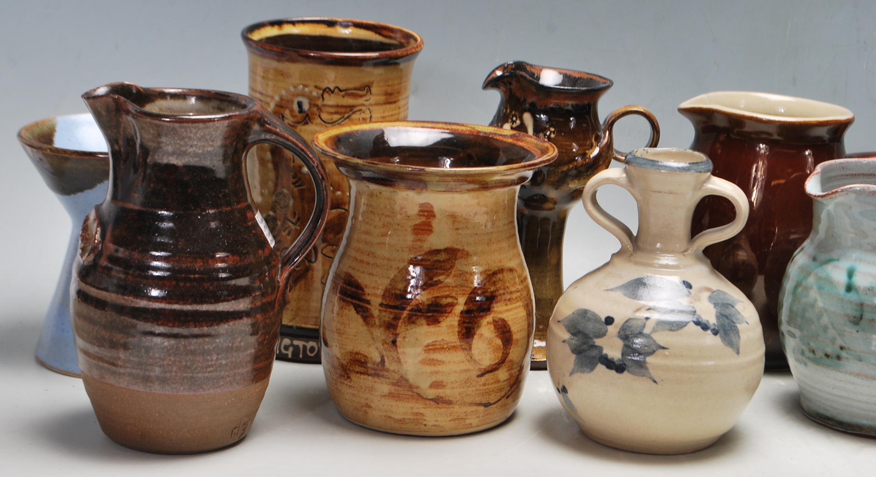 A LARGE COLLECTION OF VINTAGE 20TH CENTURY ART STUDIO POTTERY VASES AND JUGS - Image 5 of 8